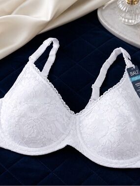 NWT 42D Bali White Lace Underwire Bra with Molded Cups